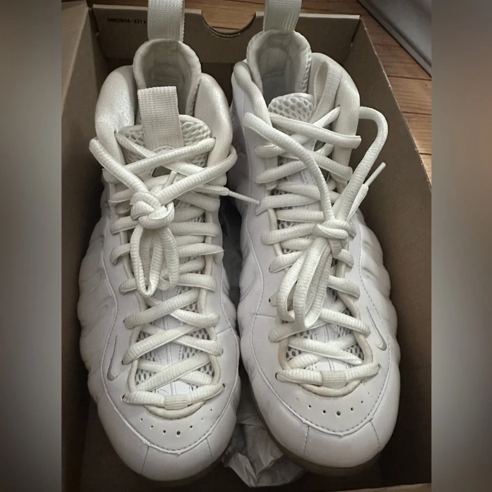 Men’s White Foamposite Sneakers Sz.7